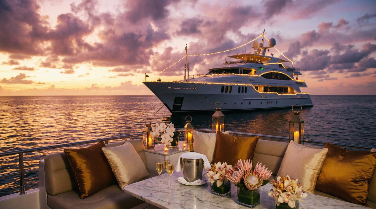 精神小妹传媒游艇派对传媒演示奢华场景拍摄